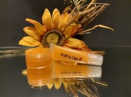 PUMPKIN SPICE LIP GLOSS AND LIP SCRUB | HEALTH BENEFITS OF NATURAL LIP PRODUCTS | MEME'S WORLD OF VIBES